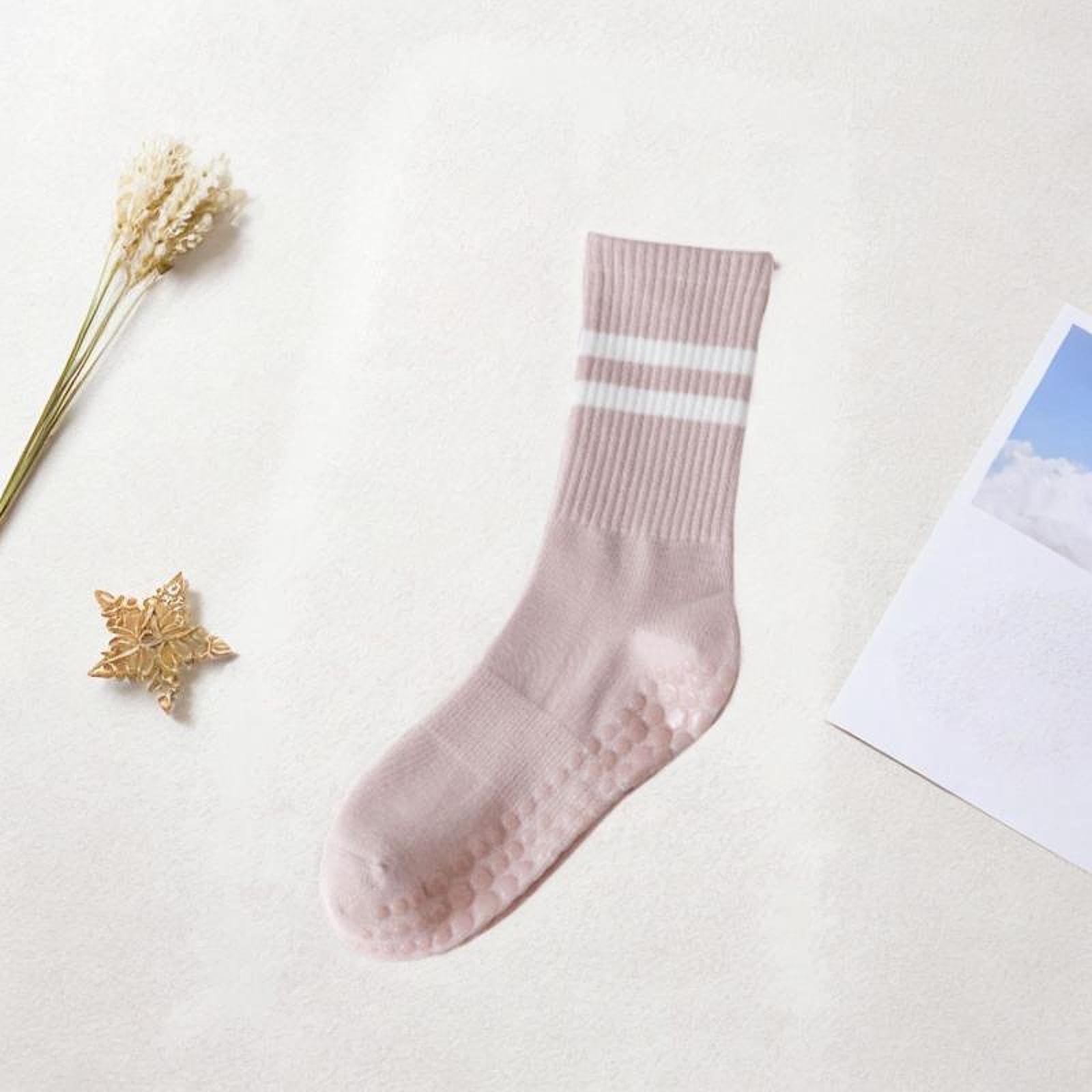Deevoka Yoga Socks Crew Socks Noise Reduction Floor Socks Portable Anti Slip Grip Socks, Light Pink