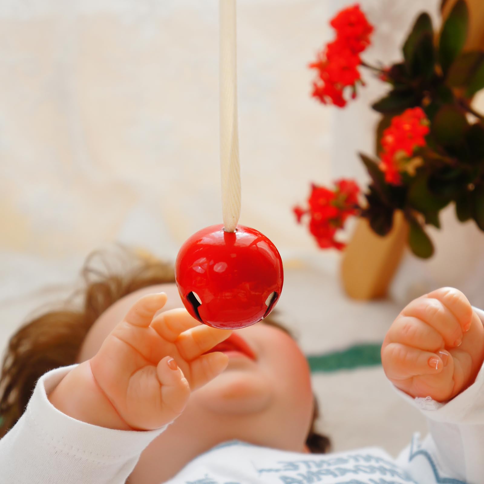 Campana roja con cinta Montessori para bebé
