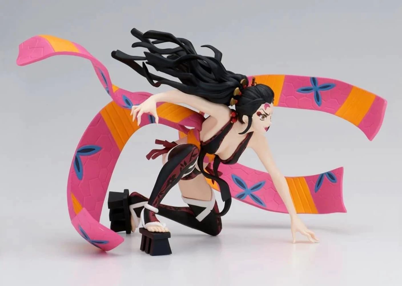 [FIG]堕姫(だき) A(黒髪) 鬼滅の刃 VIBRATION STARS-堕姫- フィギュア プライズ(2663871) バンプレスト(61746377) : バンプレスト 鬼滅の刃 VIBRATION STARS 堕姫 A : ホーム＆キッチン