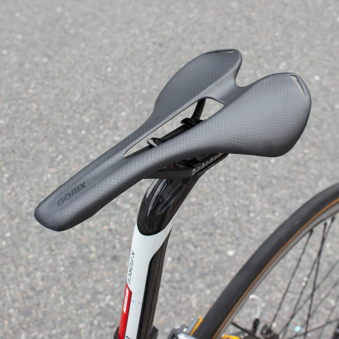 Amazon | GORIX(ゴリックス) カーボンサドル ロードバイク 軽量 穴あき