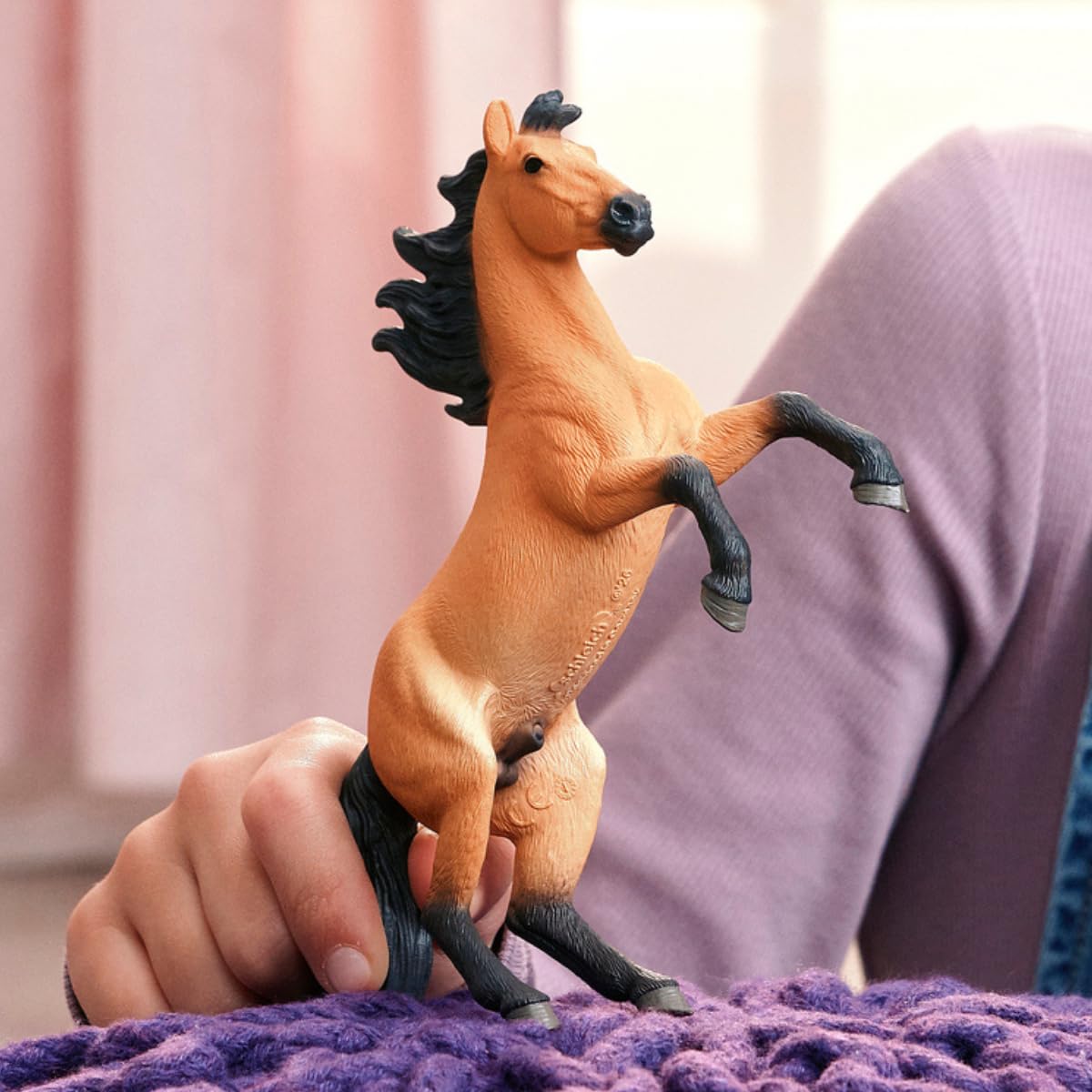 schleich Horse Club | Mustang Hengst 14921 | detailgetreues Pferd | Geschenk für Mädchen und Jungen | Deko & Sammelfigur | schleich Pferde Spielzeug für Kinder ab 5 Jahren | 12 x 5 x 16 cm - 3
