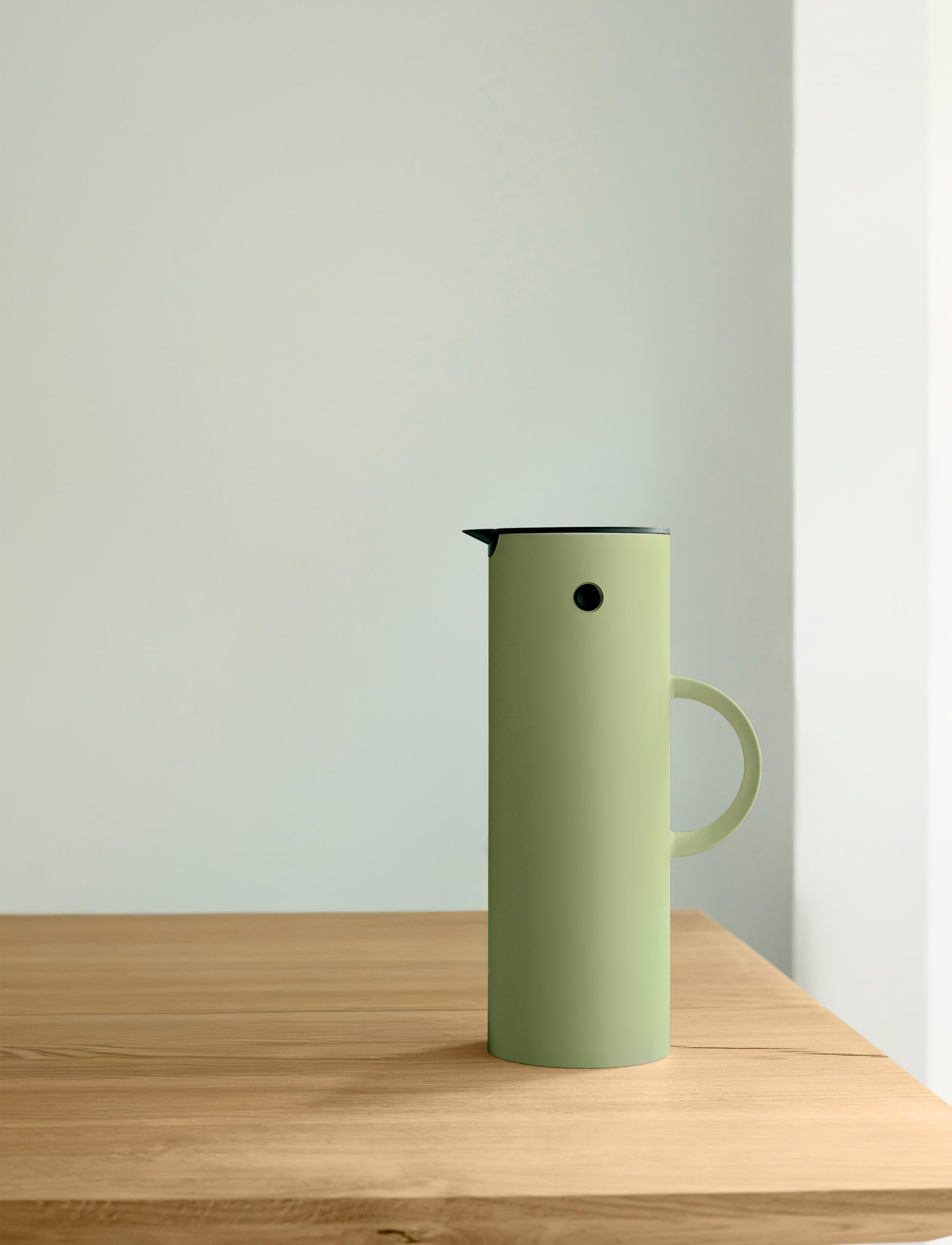 Stelton EM77 Isolierkanne 1 Liter, Kippverschluss & Schraubdeckel, Warmhaltekanne für Kaffee & Tee, austauschbare Teile, Made in Denmark