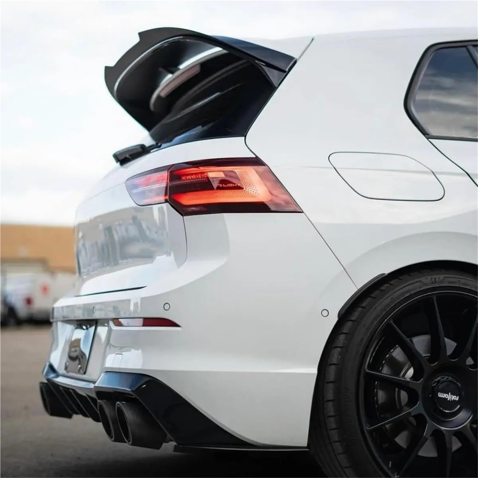 Tylny spojler Maxton Style kompatybilny z Volkswagen Golf R-Performance/GTI Clubsport Mk8 2020-2026 czapki zestawy rozgałęźników górnego skrzydła dachowego