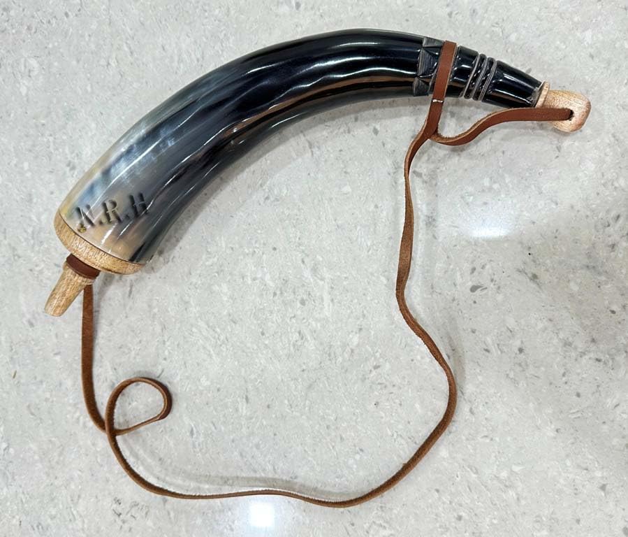 Nautical Replica Hub American Frontier Style Powder Horn Musket Rifle Gun Powder Wood Screw Horn Highly Polished Finish. Approximate Length 13