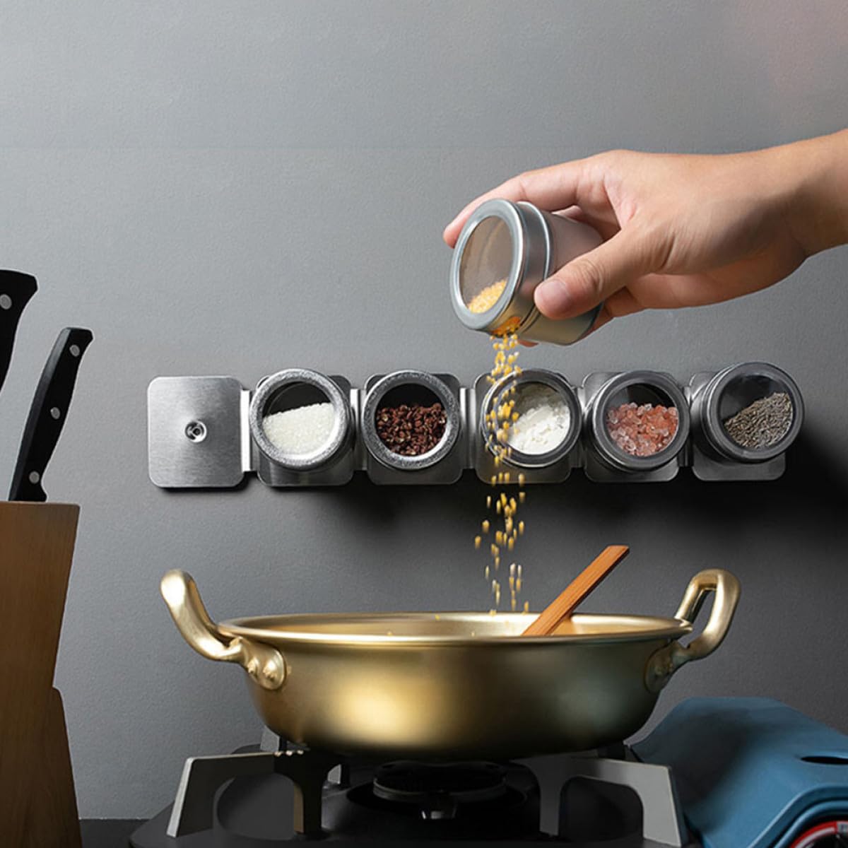 SEWACC Pots à Épices Magnétiques Économise de L'espace Cuisine et Table avec Couvercle Transparent avec en Acier Inoxydable Lot de 8 Design à Double Tamis