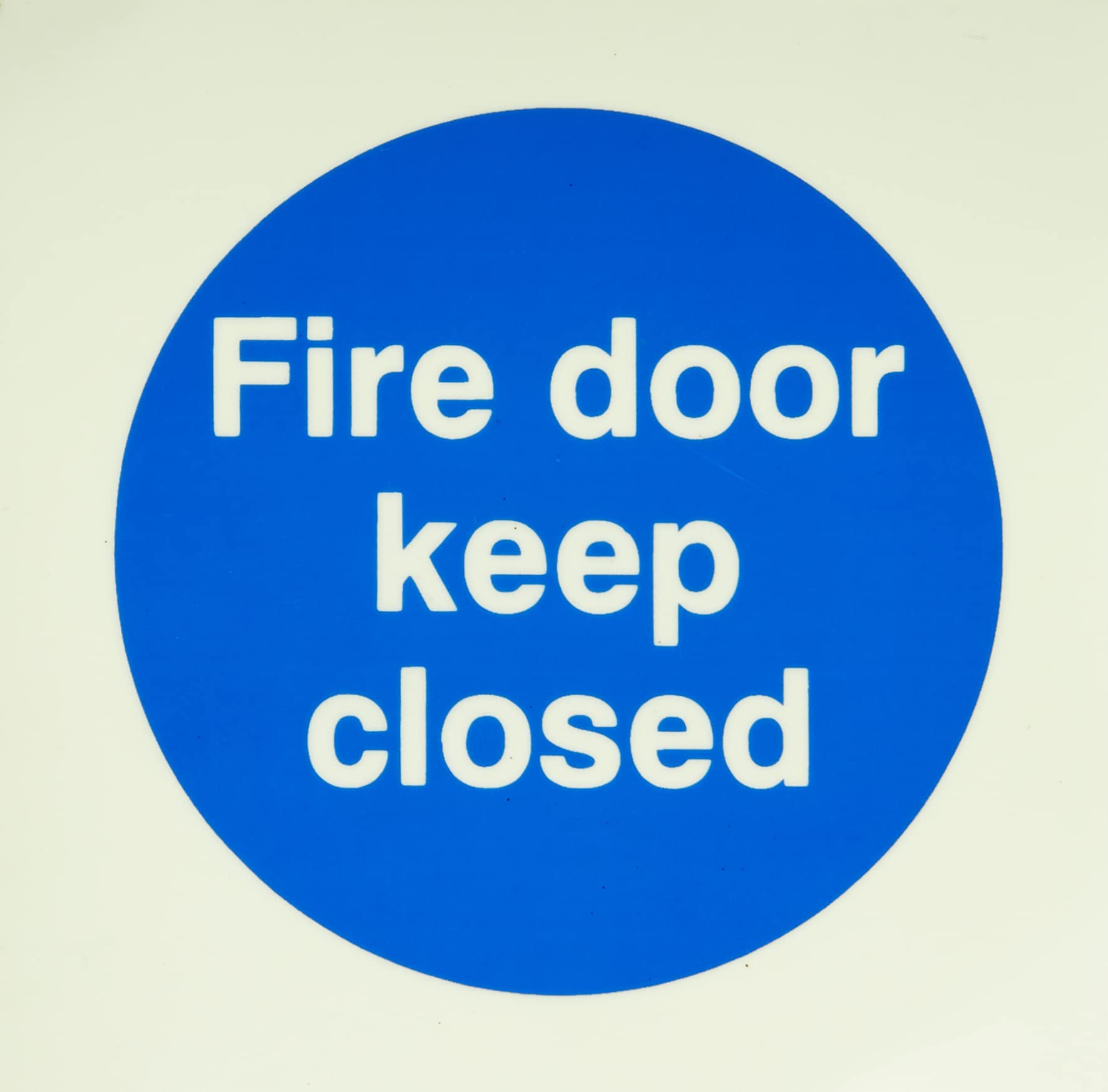 UK Safety Store PP.893G-SA Glow In The Dark Fire Door Keep Closed Sign 100mm x 100mm - Self Adhesive