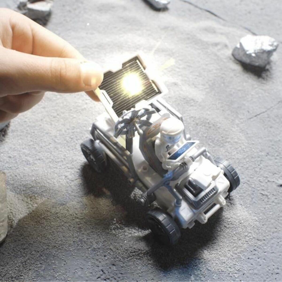 Silverlit - ASTROPOD – Le Véhicule À Énergie Solaire : Coffret Personnages et Véhicule - Construction d'une Voiture à énergie Solaire - avec Environ 20 pièces à Assembler - A partir de 6 Ans