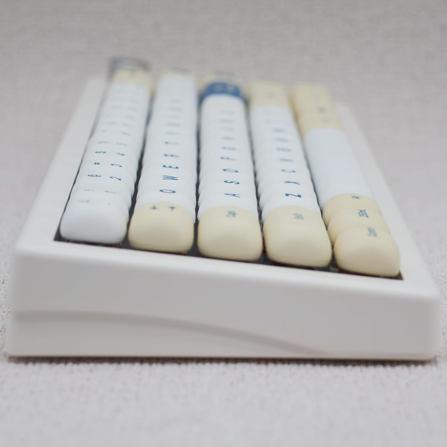 Soymilk Keycaps MOG Profile Custom Round Keycap for Mechanical Keyboard,140 Keys Set PBT Dye Sublimation Cute Keycaps (Soymilk)