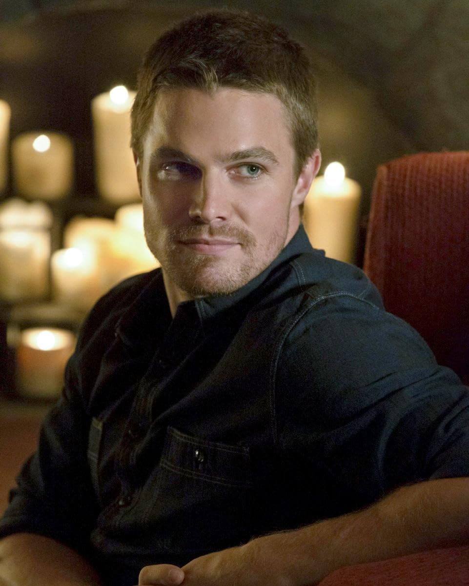 Arrow (TV) Stephen Amell 10x8 Photo