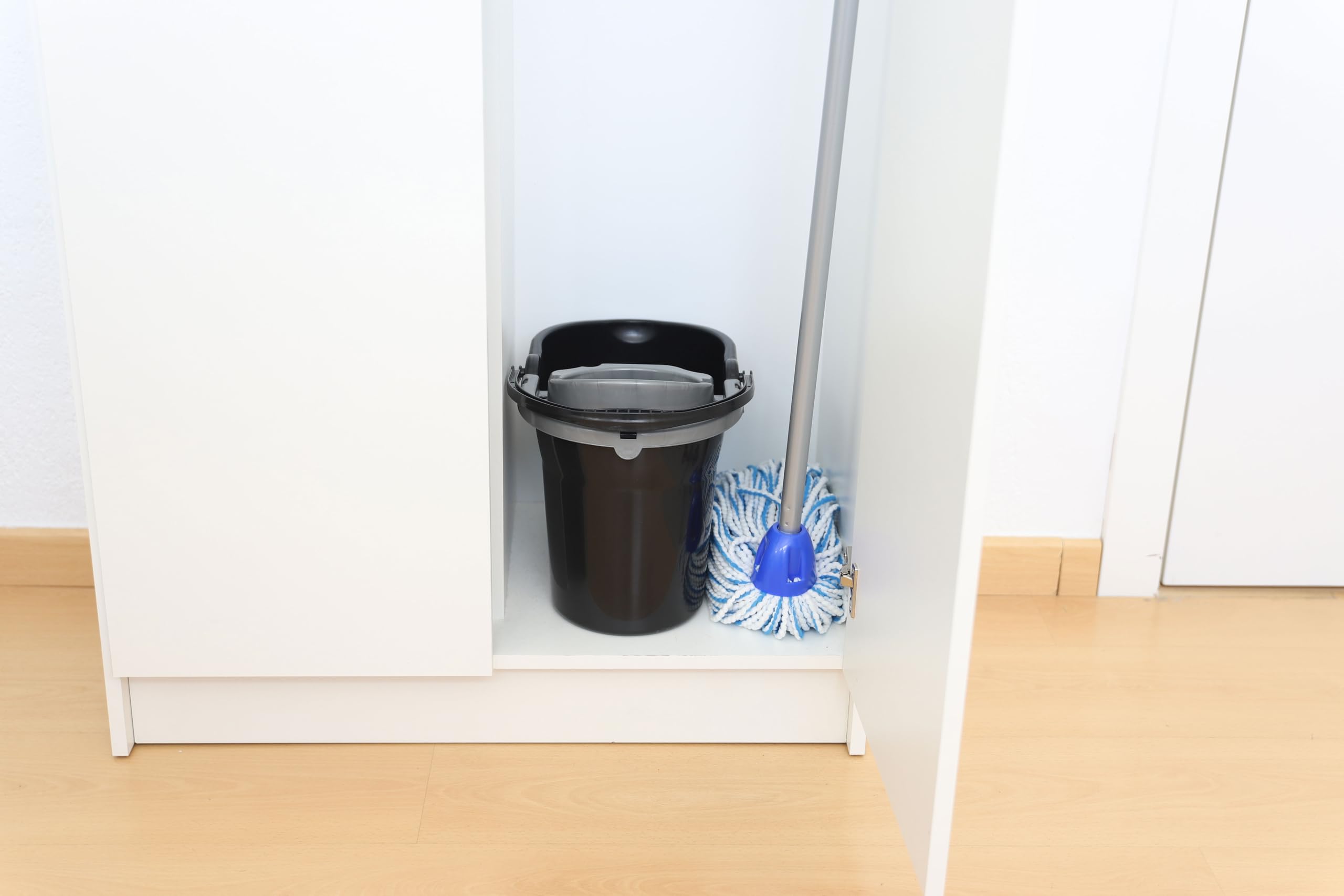 Maya Cubo de Fregona con Escurridor 10L 36x27,5x24 cm Negro