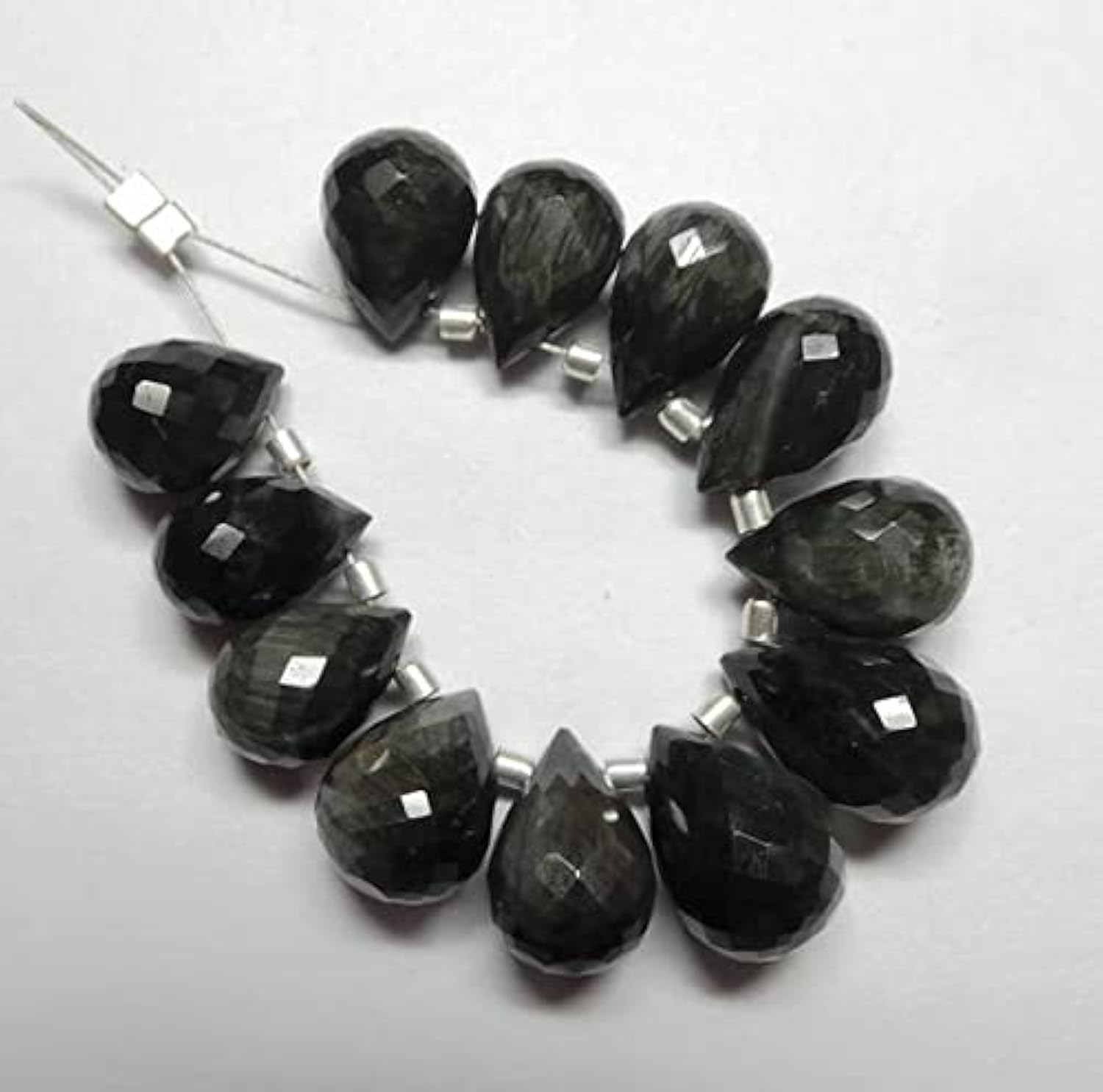 Oeil de chat noir pierre naturelle en perle goutte facettée pour DIY