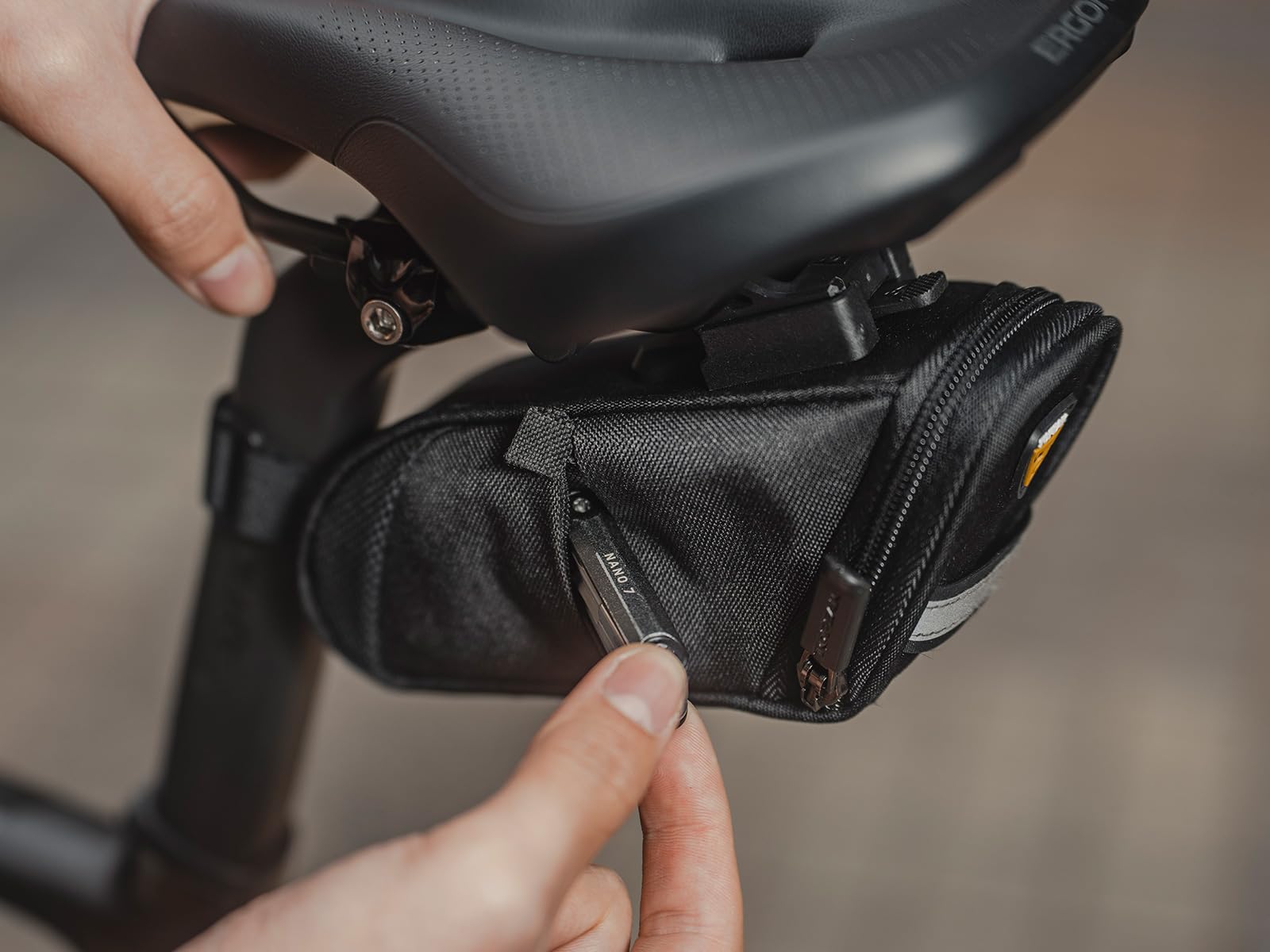 Topeak Aero Wedge Pack DX Small – Sac de Selle Extensible de 0,5 l avec Support QuickClick F25, Bande réfléchissante et Poches latérales pour Outils
