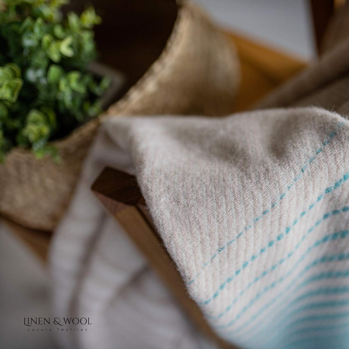Linen & Cotton Flauschige Warme Decke Wolldecke Bunt Wohndecke Kuscheldecke Boho -100% Reine Neuseeland Wolle, Türkis Blau Beige Creme (130 x 170cm) Sofadecke Plaid Couch Sofa Schurwolle Lammwolle