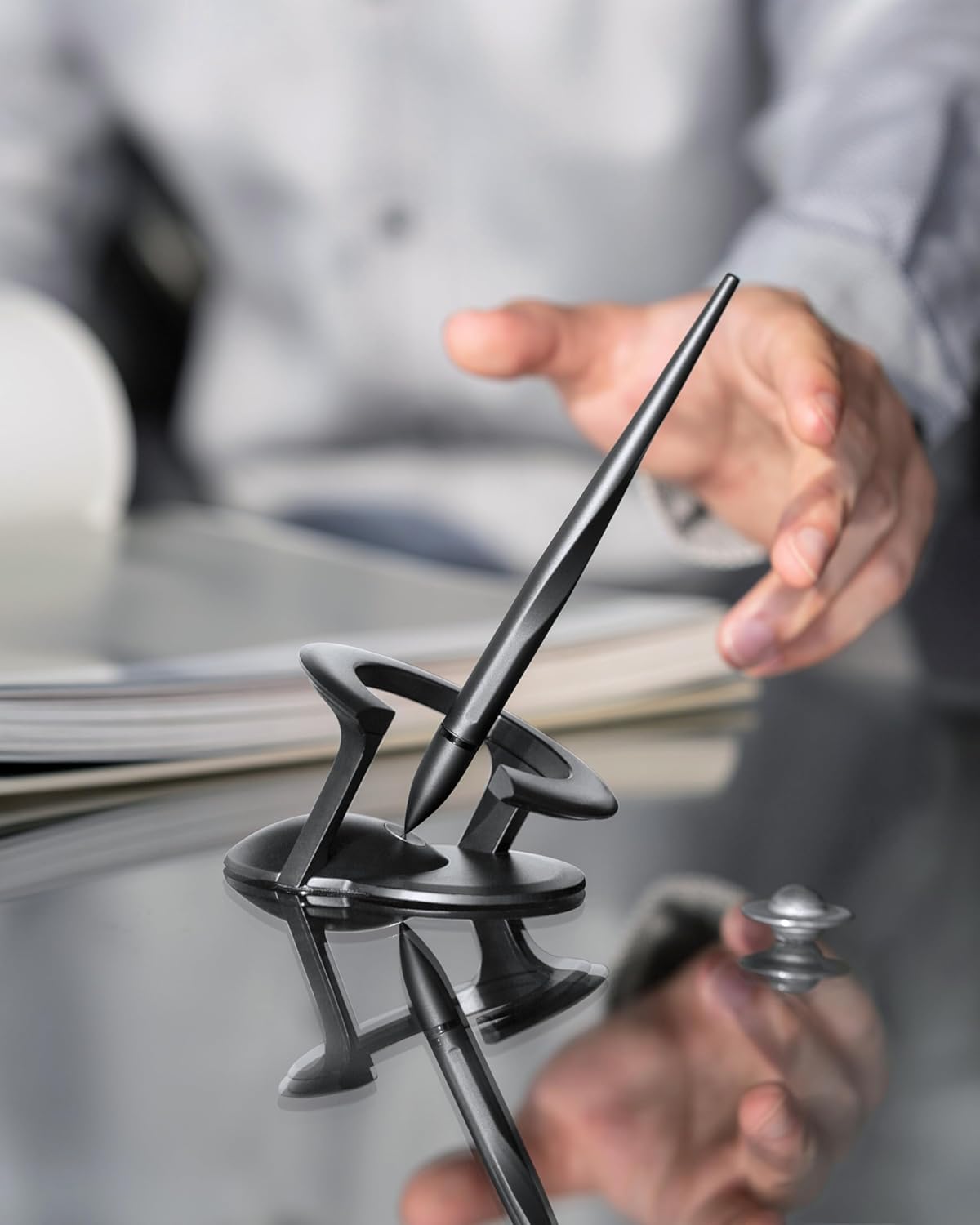 novium Hoverpen Interstellar - Anti-Schwerkraft-Kugelschreiber | Von der Raumfahrt inspiriertes Design mit magnetischer Schwebetechnik und Schmidt-Nachfüllminen | Luxus-Geschenkidee | Space Black