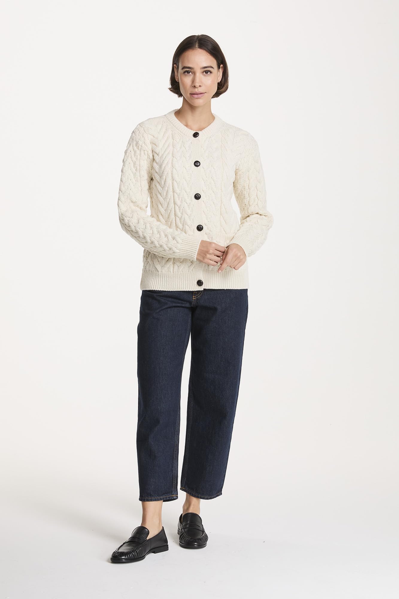 Aran Woollen Mills - Cárdigan de Lana Merina, Supersuave, con Cuello Redondo y Tejido