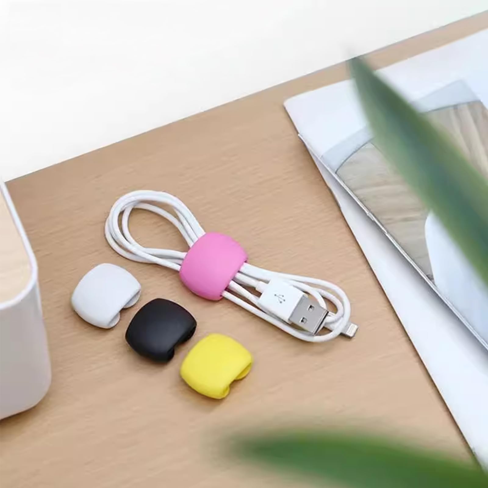 Paquete múltiple de clips de almacenamiento y organizador de cables, versátil gestión de cables y carga para viajes, escritorio y hogar, soportes de cables de datos seguros y ordenados — view 7