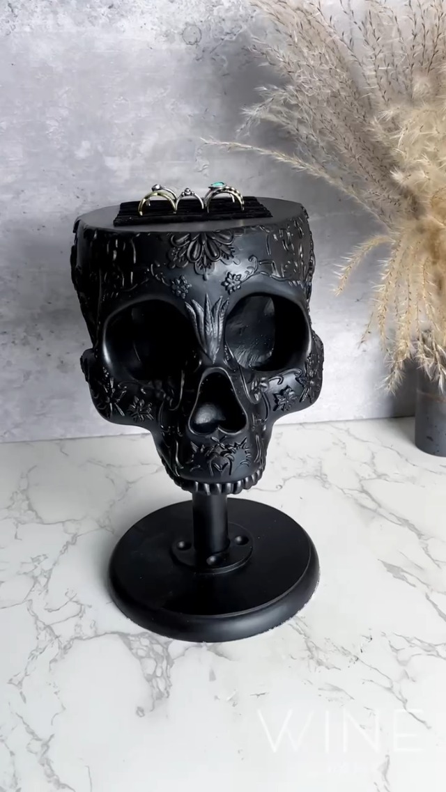 Suck UK | Sieraden organisator | Skelet Ring Houder Hand Voor Gothic Slaapkamer Decor | Sieradenstandaard of kettingstandaard | Spookachtige Trinket-schotel | Oorbel opbergcadeaus voor vrouwen | Wit