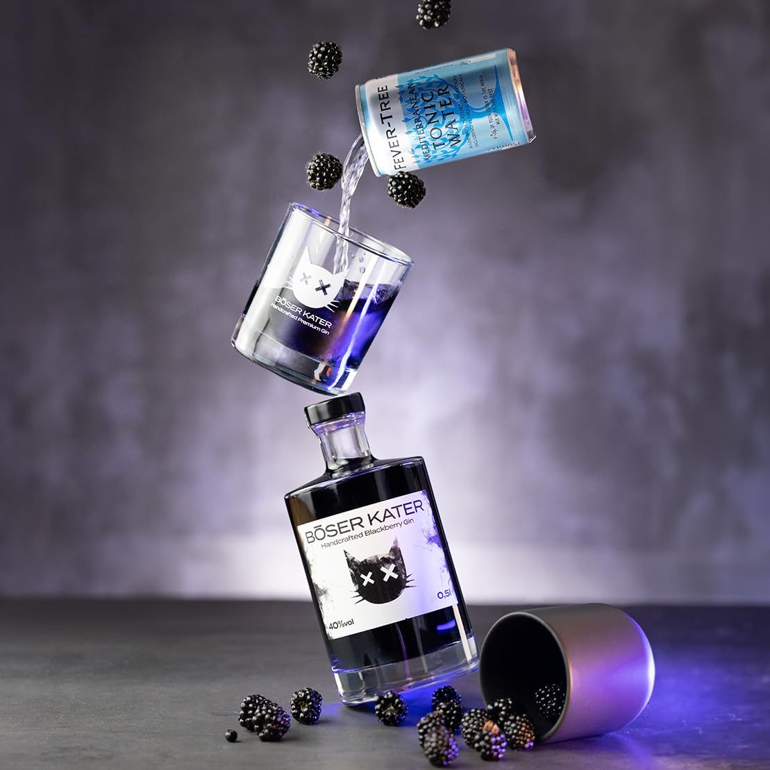 BÖSER KATER Blackberry Gin | Das Original | Handgemacht mit fruchtigem Brombeer Geschmack | Schwarz Violetter Cocktail | Die perfekte Geschenkidee 0,5 l 40% Vol