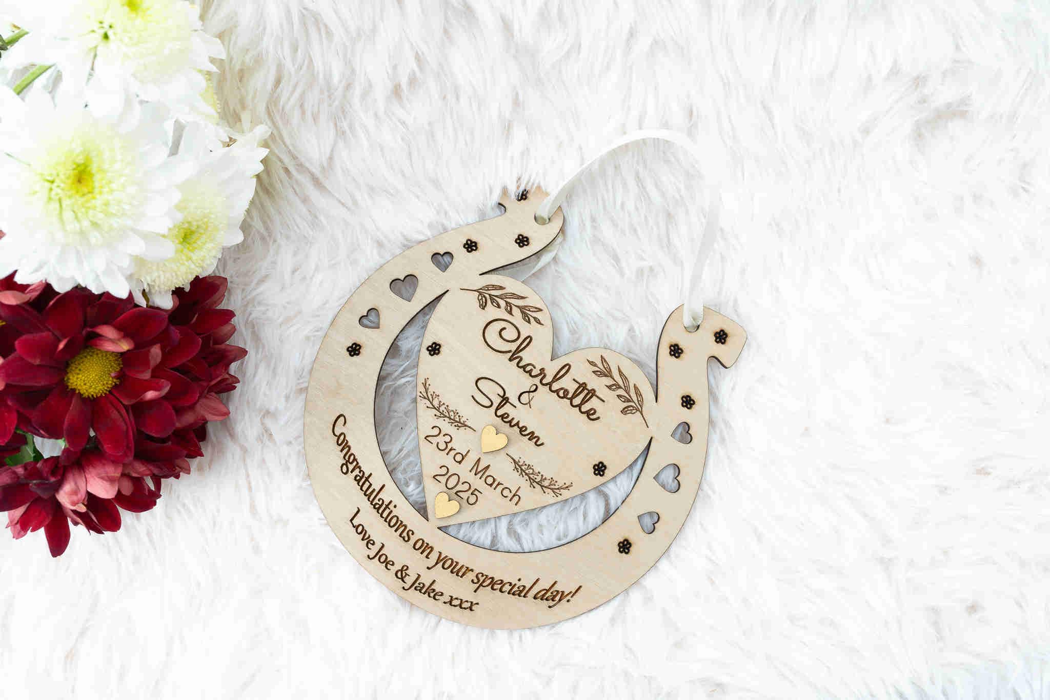 Personalised Wooden Wedding Horseshoe - Mr and Mrs Engraved Keepsake for Bride and Groom, Wedding Day Decoration or Keepsake