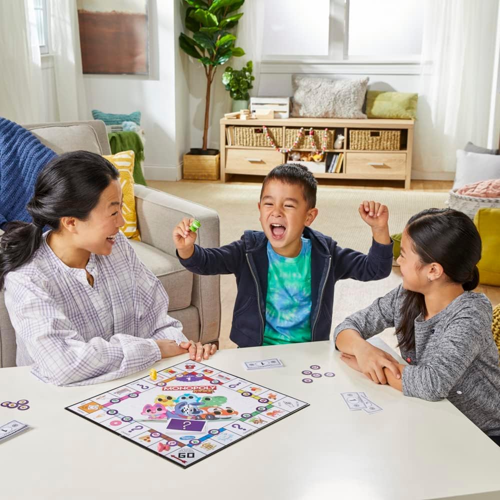Hasbro Gaming Monopoly Junior, Juego de Mesa Familiar para niños de más de 4 años, Juegos de Estrategia para 2-6 Jugadores