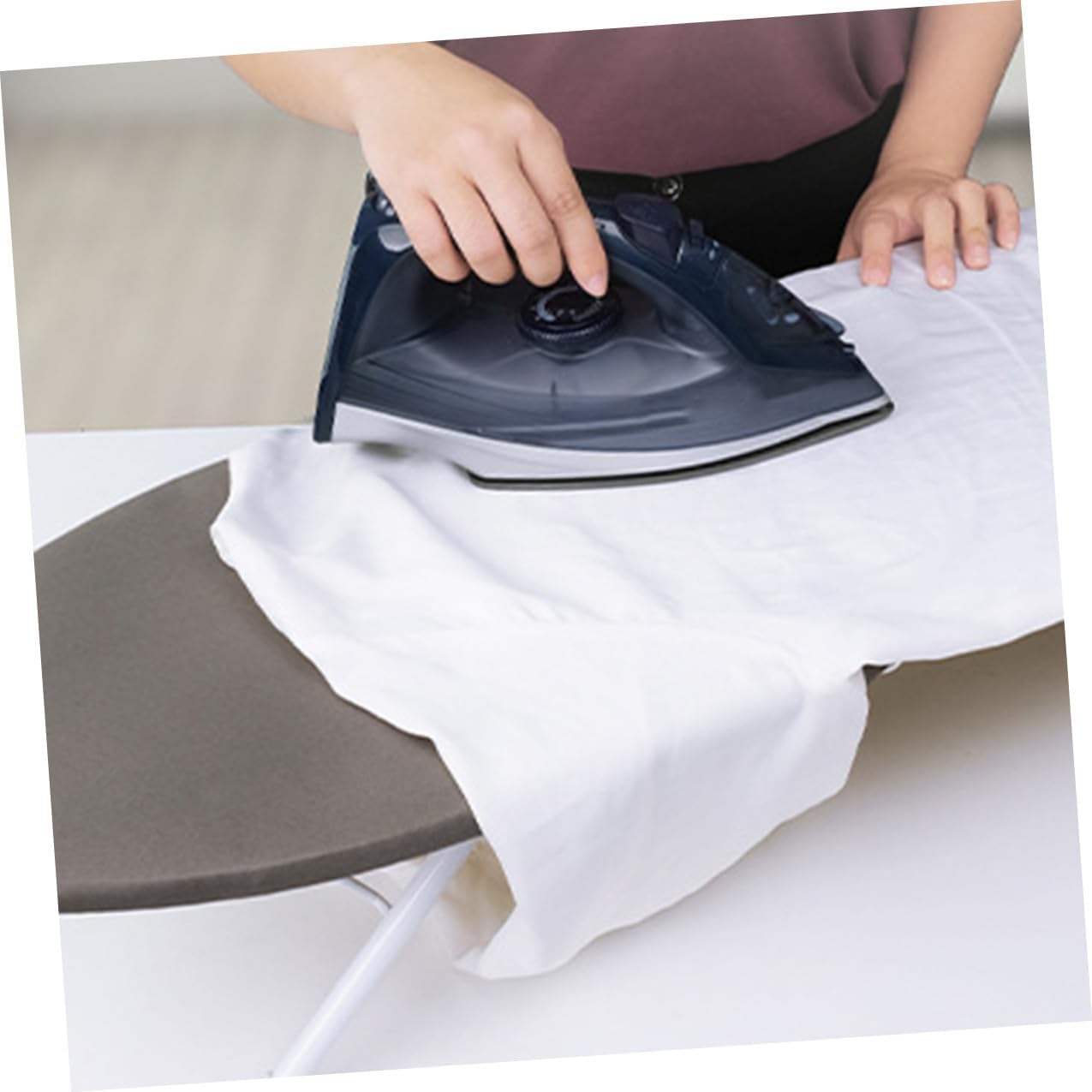 Small Tabletop Ironing Board Folding Household Ironing Rack with Heat-Resistant Cover and Thick Padding for Indoor and Travel Use