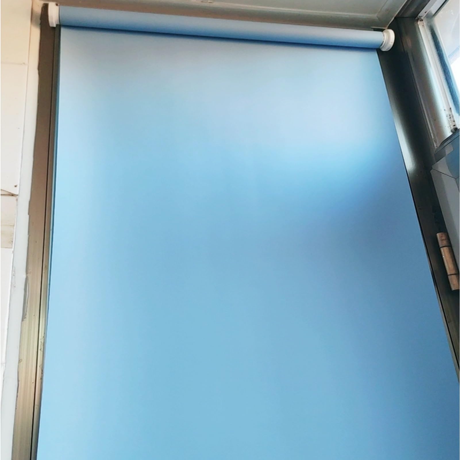 Store enrouleur occultant total bleu de 150x200cm pour obscurité