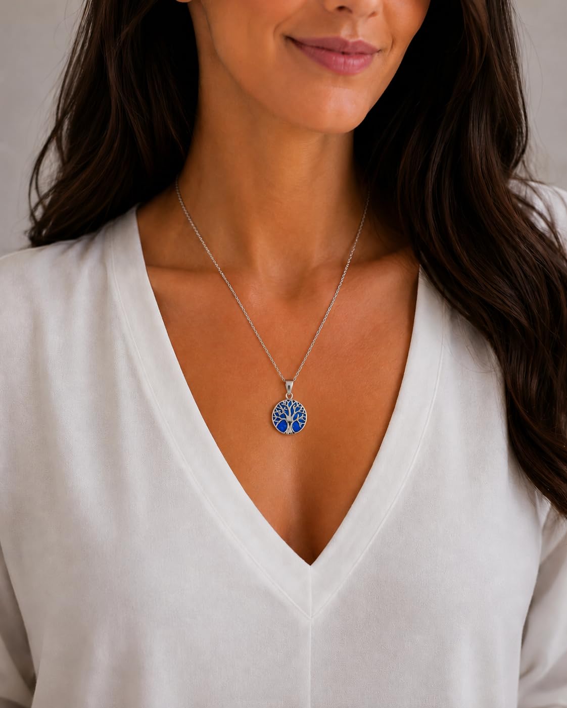 Cadena de corte diamante chapada en rodio de aproximadamente 46 cm con colgante de plata de ley 925 chapado en rodio con diseño de árbol de la vida sobre un disco de ópalo azul