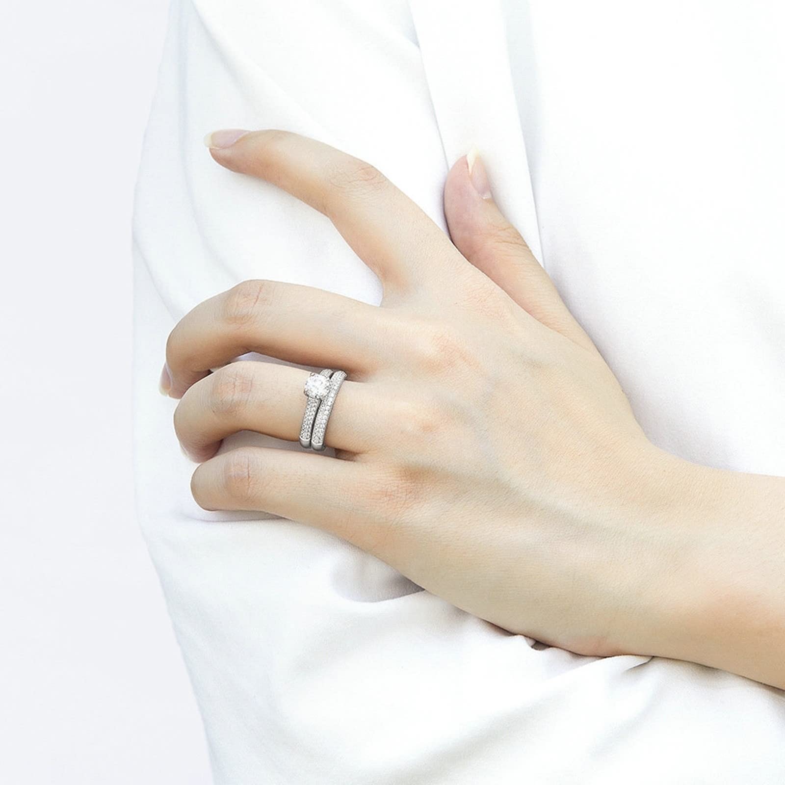 Anillo de compromiso para mujer de plata de ley con circonitas cúbicas, diseño clásico de 4 dientes para San Valentín