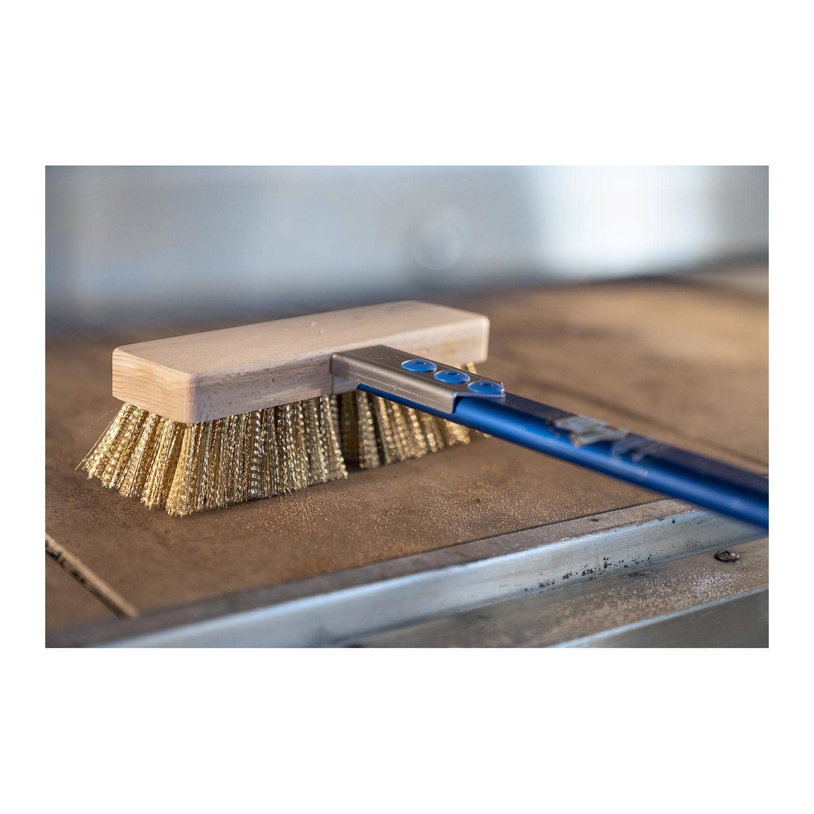 Gi.Metal Spazzola forni elettrici, Altezza ridotta 6cm, setole Ottone, Manico 150cm