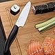 Kyocera Keramikmesser - extrem scharf, ultraleicht, deutlich länger scharf. Aus bruchfesterer, korrosionsfreier Zirkonia-Hochleistungskeramik. Für absolut präzise Schnitte. Ergonomischer Griff. Klingenlänge: 11 cm., Schwarz