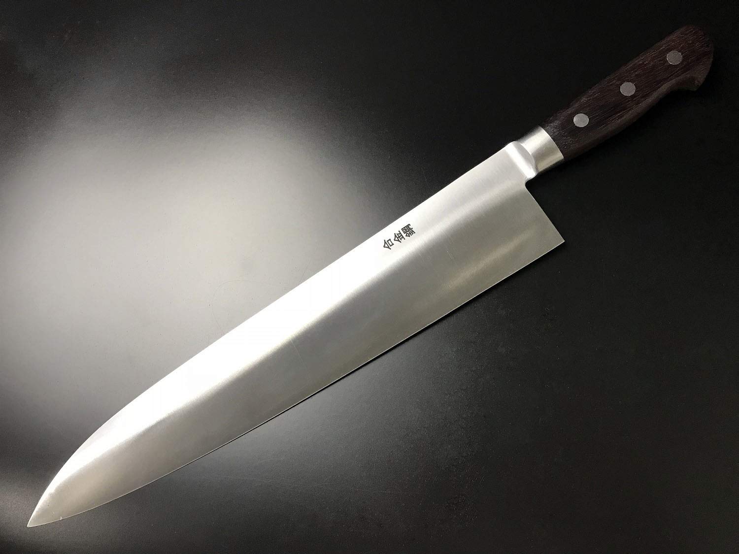 有次 包丁 牛刀 330mm 鞘付 超合金鋼 ハガネ 築地 研ぎ済み Amazon | 有次 包丁 牛刀 330mm 合金鋼 炭素鋼 築地 ARITSUGU ローズ木