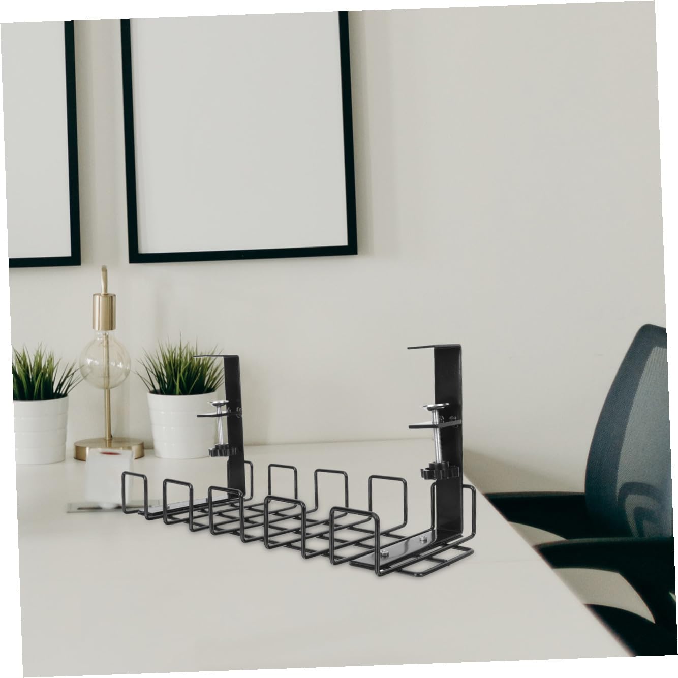 Estante de Almacenamiento de Hierro Negro Construcción Resistente y Montaje bajo Escritorio para Organización de Cables en Oficina o Hogar
