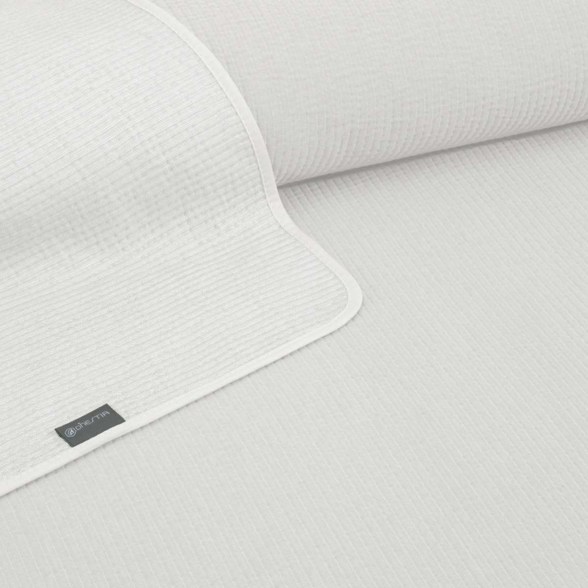 Colcha de Cama Piqué Blanca - Calidad Hotel - Tejido Poli Algodón - OekoTex Color Blanco Talla Cama 90/105