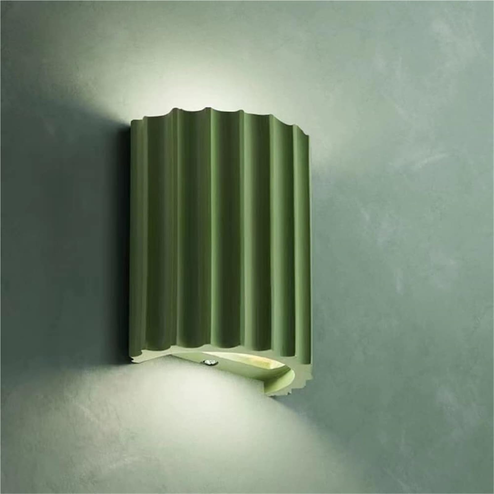 Aplique de pared de yeso verde con diseño artesanal de medio cilindro