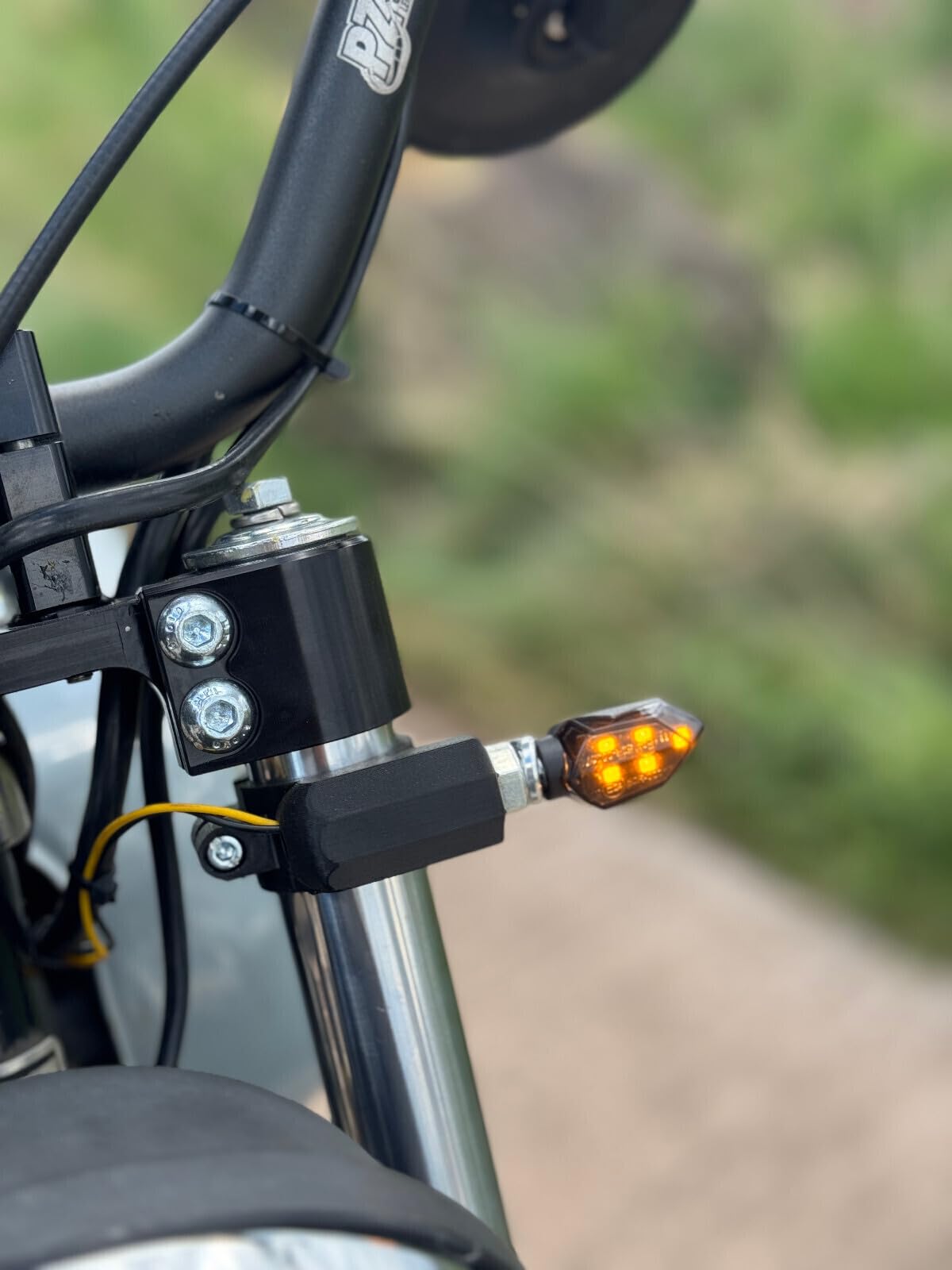 Blinkerhalter Set mit LED-Blinkern für Simson S50 S51 S70, M8 Blinkerträger vorne & hinten für Gepäckträger, 12V LED-Blinker inkl. Blinkgeber