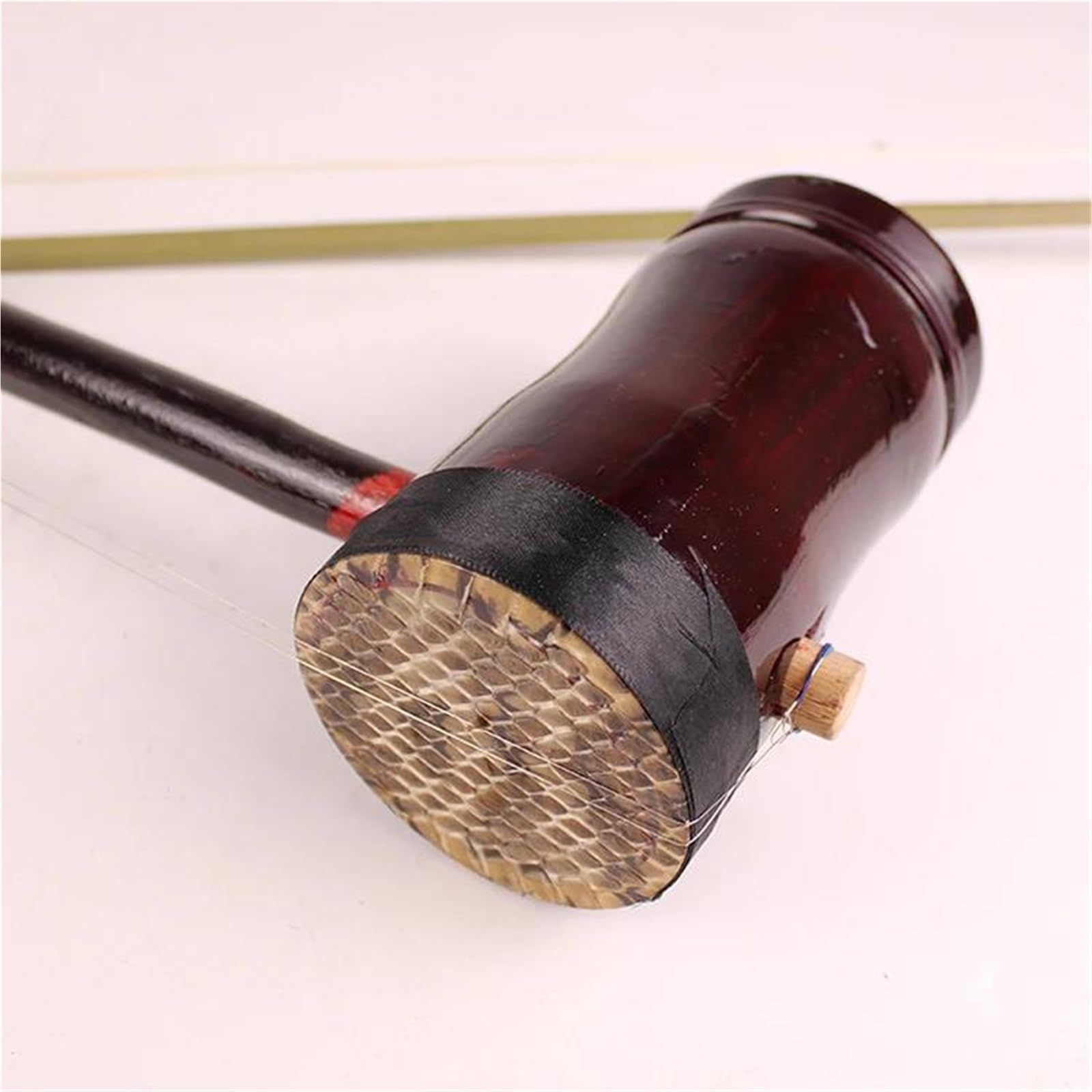 Zweisaitige Erhu Mit Rundem Zylinder. Ein Traditionelles Chinesisches Zupfinstrument Für Erwachsene Anfänger Erhu In Profi-Qualität