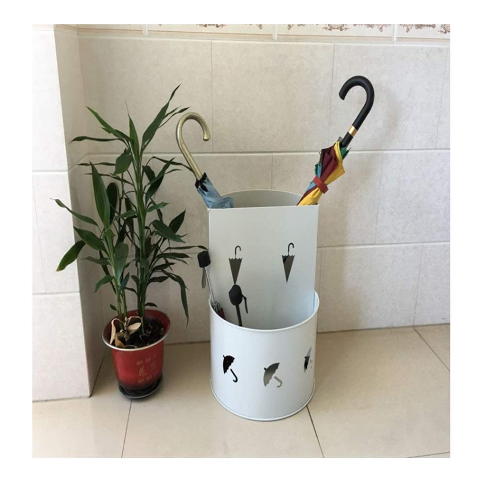 Base de parapluie design blanc pour une entrée de maison accueillante