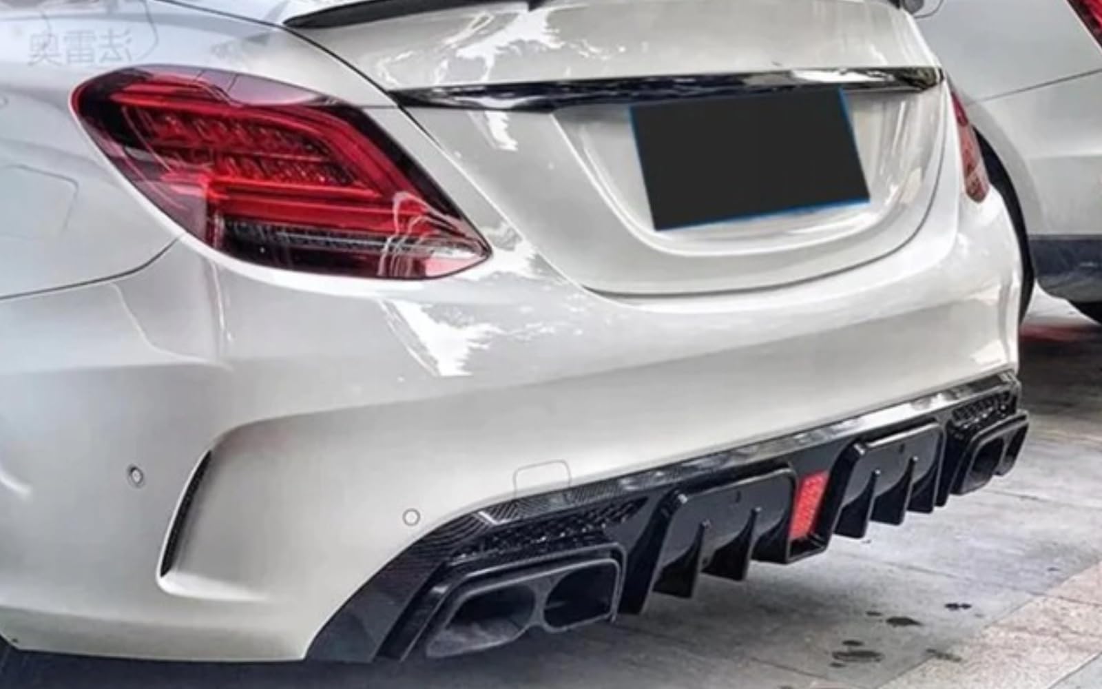 Mptuned Diffusore posteriore lucido nero con paralumi di scarico e luce da corsa, compatibile con Mercedes-Benz W205 Pre-Facelift modelli AMG 2014-2020 | C200, C250, C43, C63, C63S