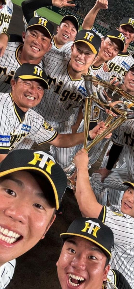 Amazon.co.jp: 阪神タイガースARE封印優勝佐藤輝明選手 直筆サイン入り