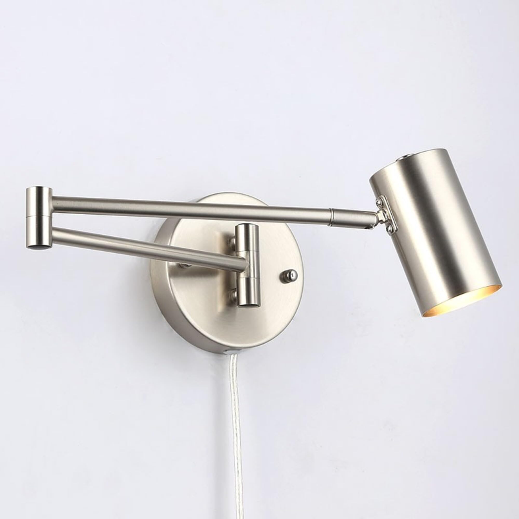 BARCELONA LED applique murale avec bras articulé et prise, lampe murale extensible métal finition nickel satiné style industriel vintage, E27 G45 avec interrupteur pour chambre lecture tête de lit