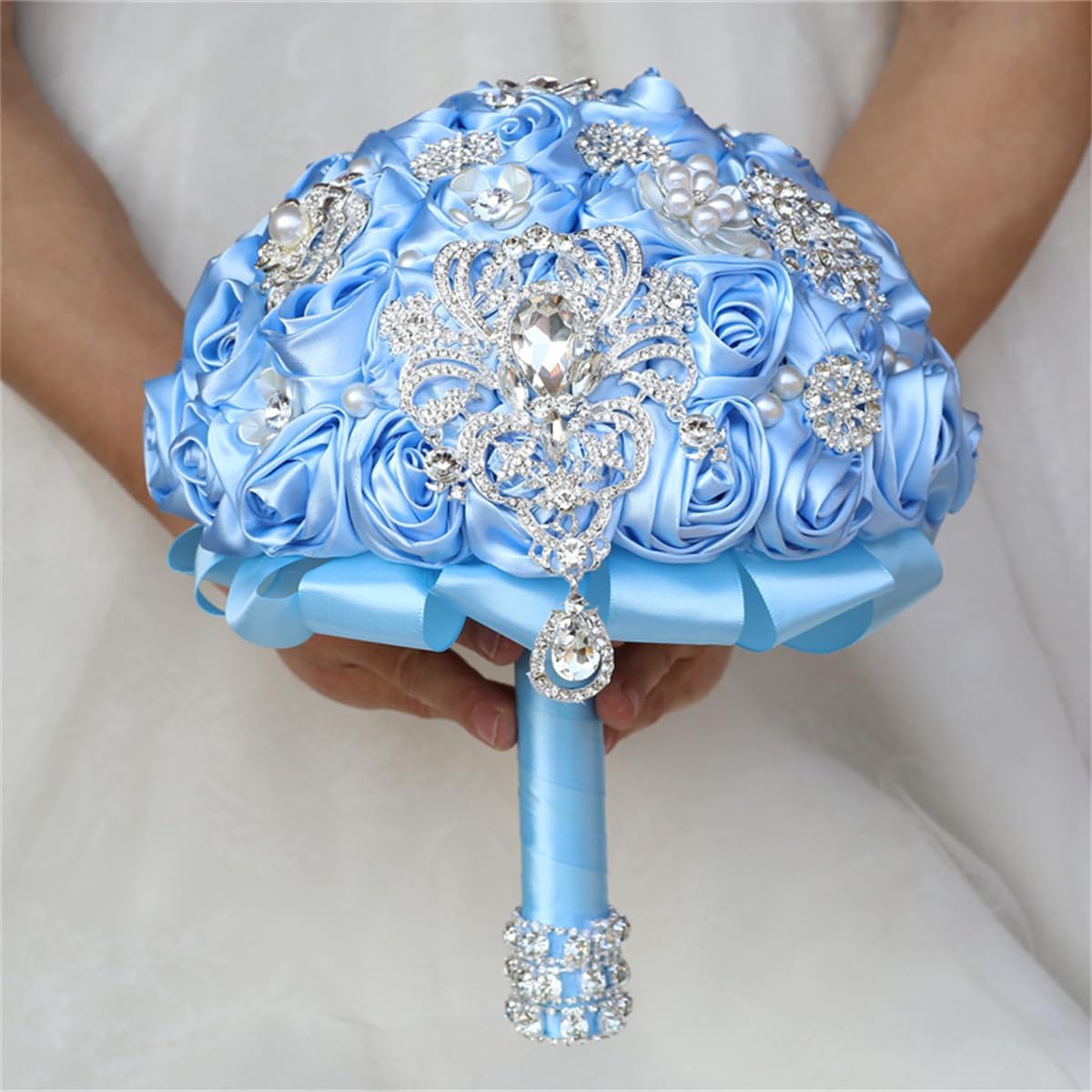 Handmade Rose Floral Crystal Pendant Pearl Decor Bridal Bouquet Luxury Gold Rhinestone Artificial Flowers for Wedding