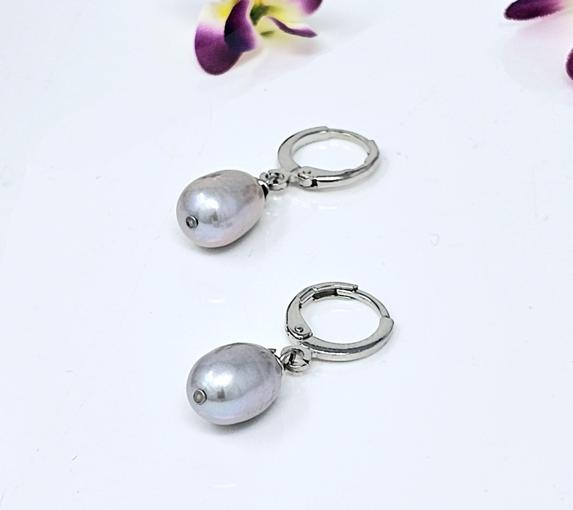 Boucles d'Oreilles Élégantes Perles, Boucles d'Oreilles Perles pour Femmes, 8-9mm, Perles d'Eau Douce, Pendantes et Créoles (Forme de riz Gris)
