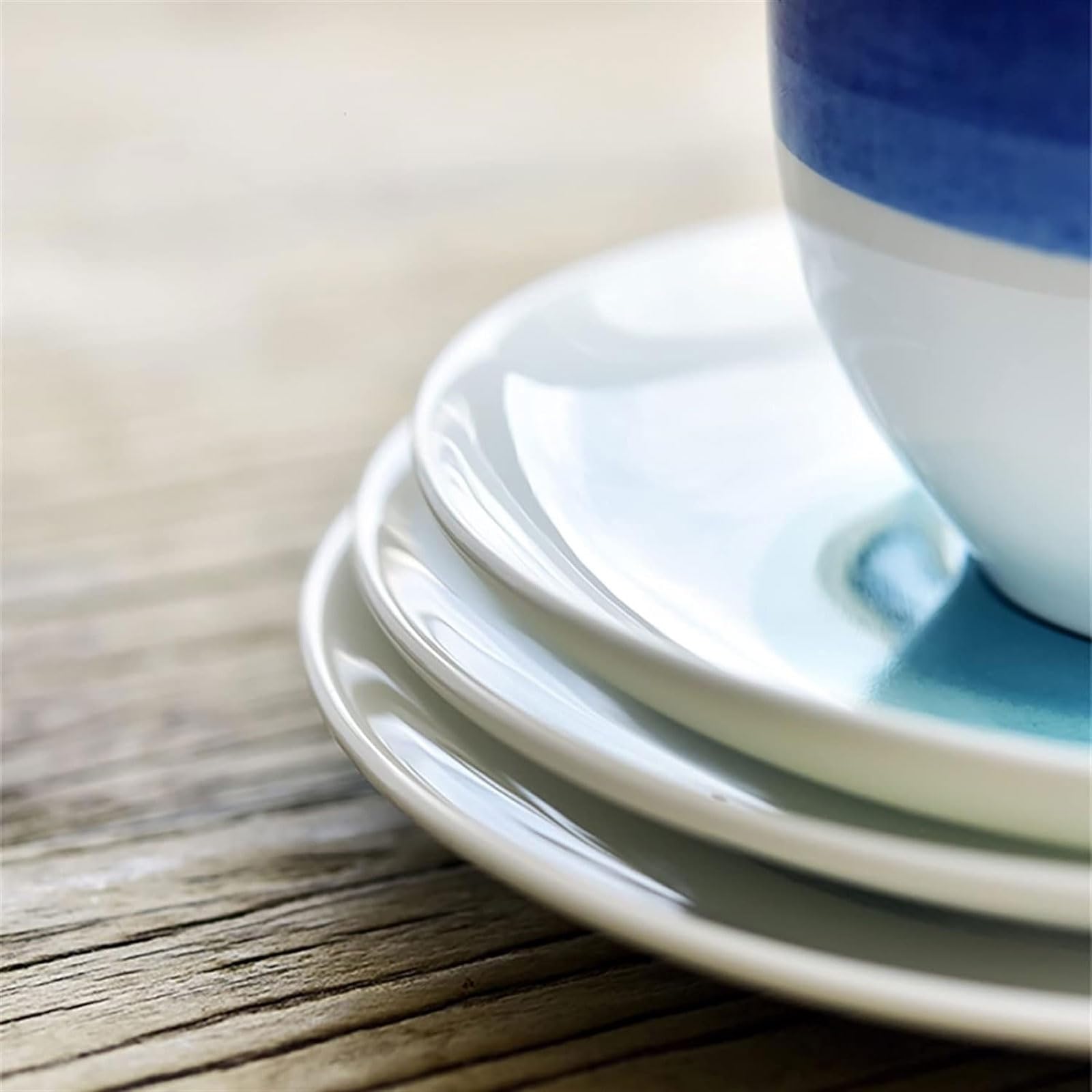 Tazza da tè 1 set di tazze da tè e caffè Set di tazze da caffè reali moderne in ceramica Bone China con piattino. È il miglior regalo per la famiglia e gli amici Tazza di caffè