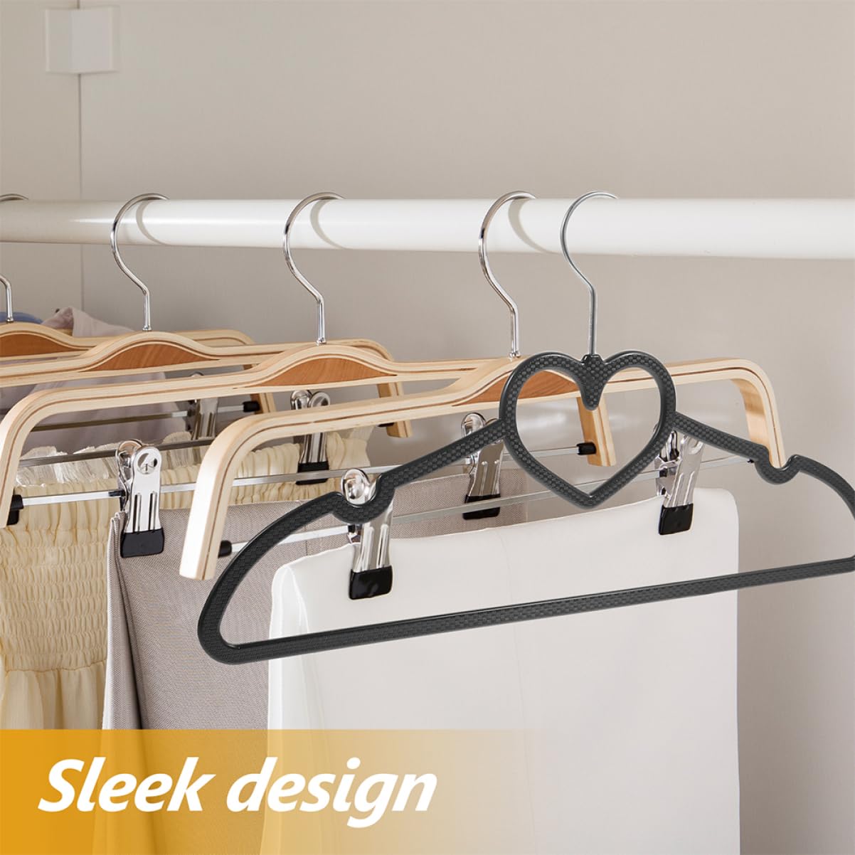 Grucce a Cuore Nere Antiscivolo 20 Pezzi in Plastica | Formato 40x23x0, 6cm, Set Riutilizzabile, Design Salvaspazio per Guardaroba