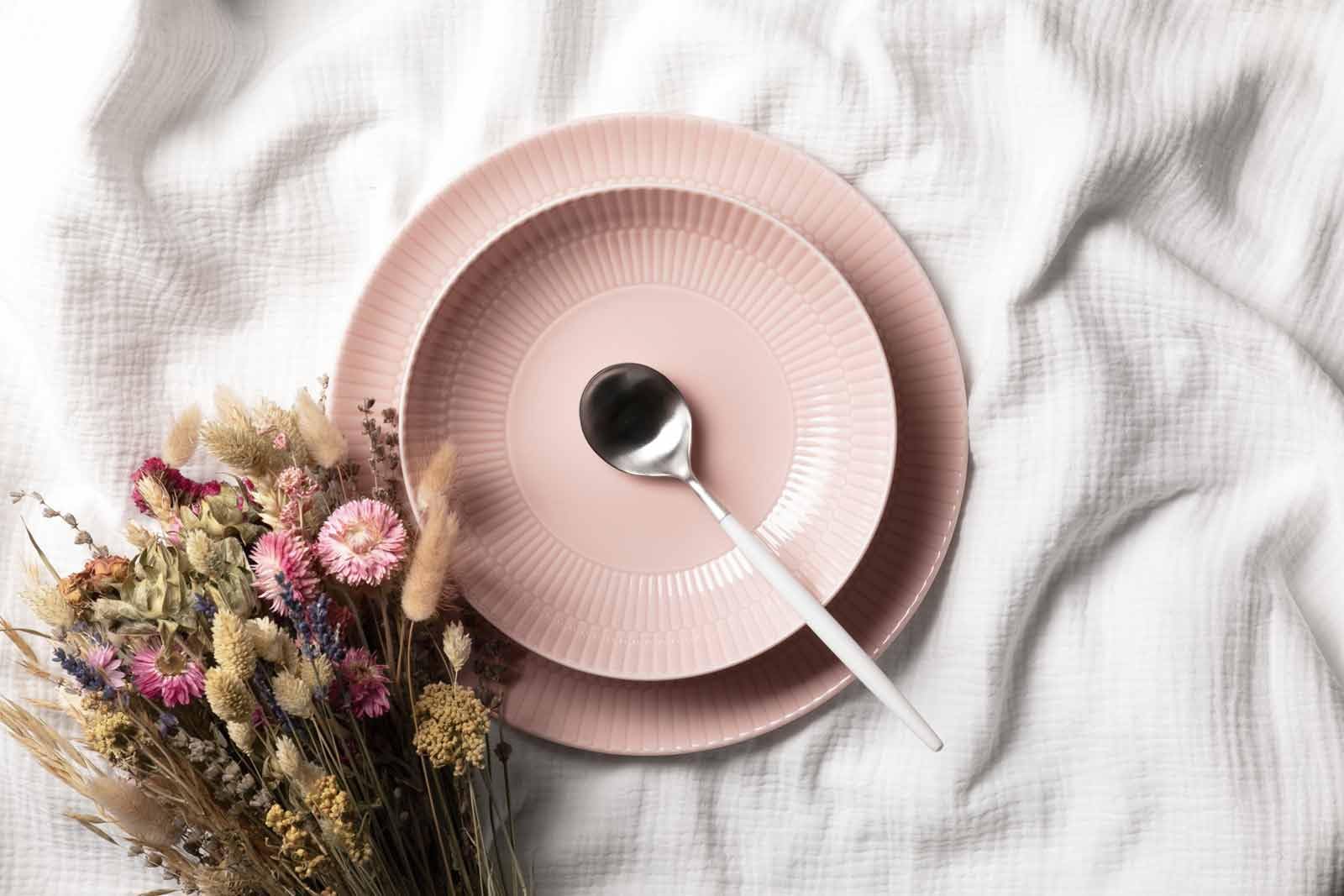 Seltmann Weiden Amina Seladon Kombiservice 30-teilig, Komplettes Geschirr-Set für 6 Personen, Tafel- und Kaffee-Geschirr mit dezentem Relief-Muster, Porzellan, Grün