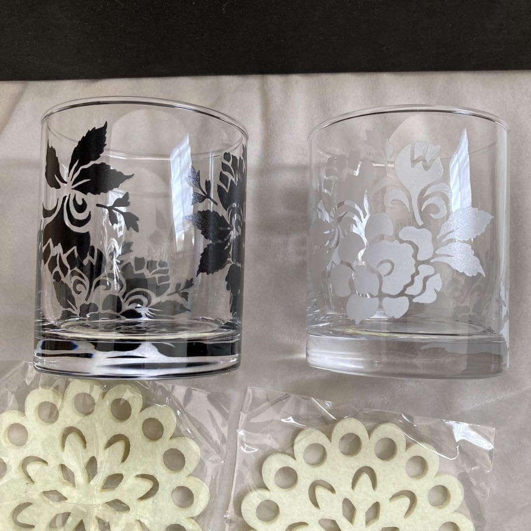 Amazon.co.jp: ダマスク食器セット ローズ柄 黒 白 : ホーム＆キッチン