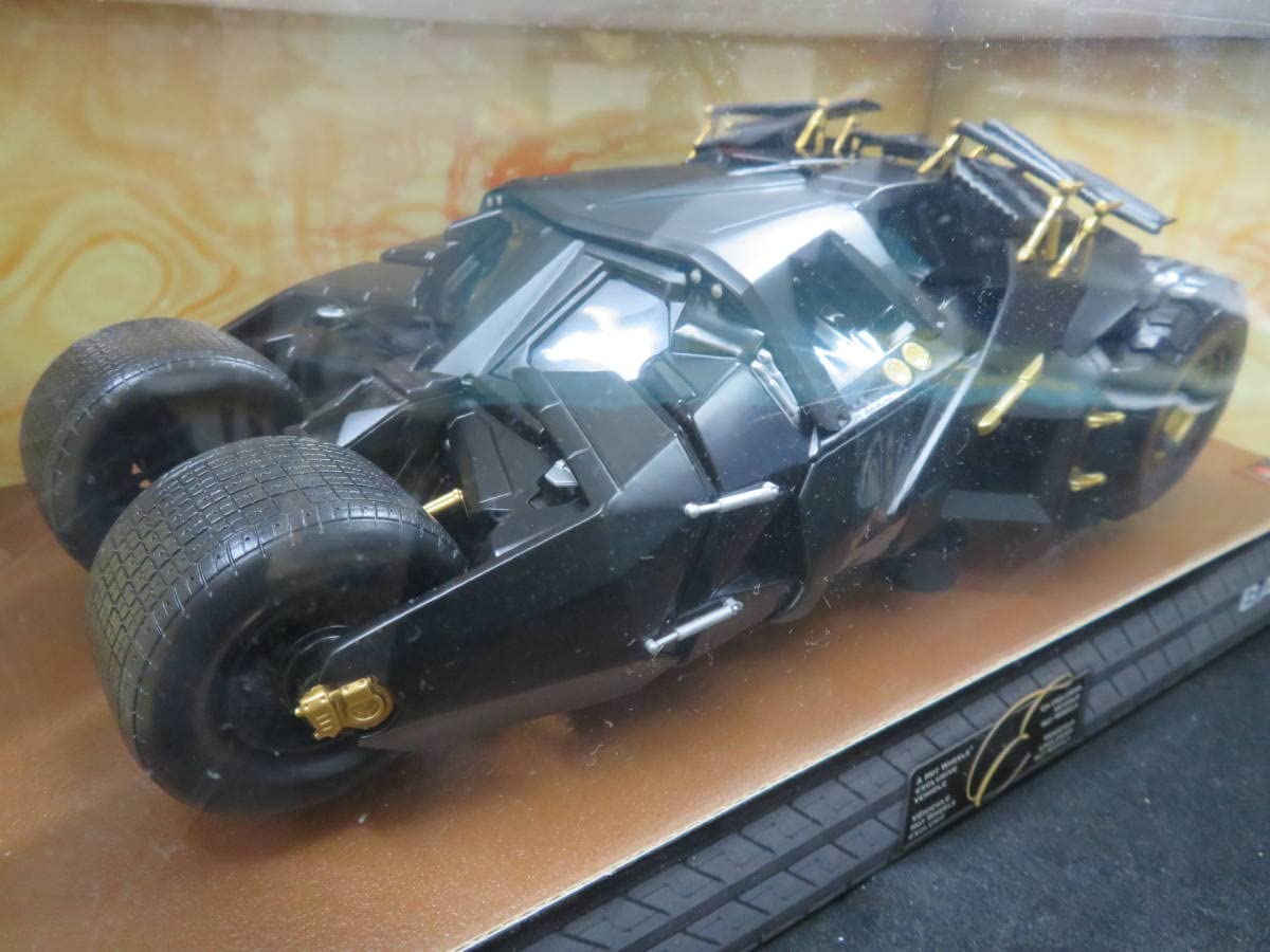 バットマン　バットモービル　タンブラー　ブラック　1/18 Amazon.co.jp: 1/18 バットモービル タンブラー : ホビー