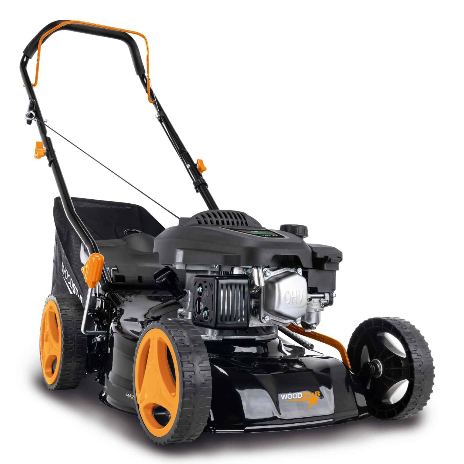 Woodster Benzin-Rasenmäher TT132-42 | Hubraum 131 cm³ / Leistung 2,4 kW | Schnittbreite 42 cm | Schnitthöhenverstellung 25 – 75 mm | inkl. Reinigungsfunktion