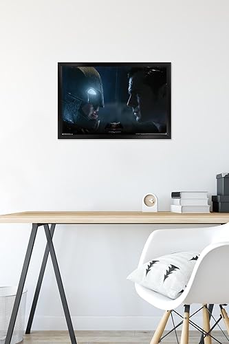Miniatura 14 de Trends International DC Comics Movie - Póster de pared de Batman v Superman, 22.375 x 34 pulgadas, versión enmarcada en negro Versión con marco negro