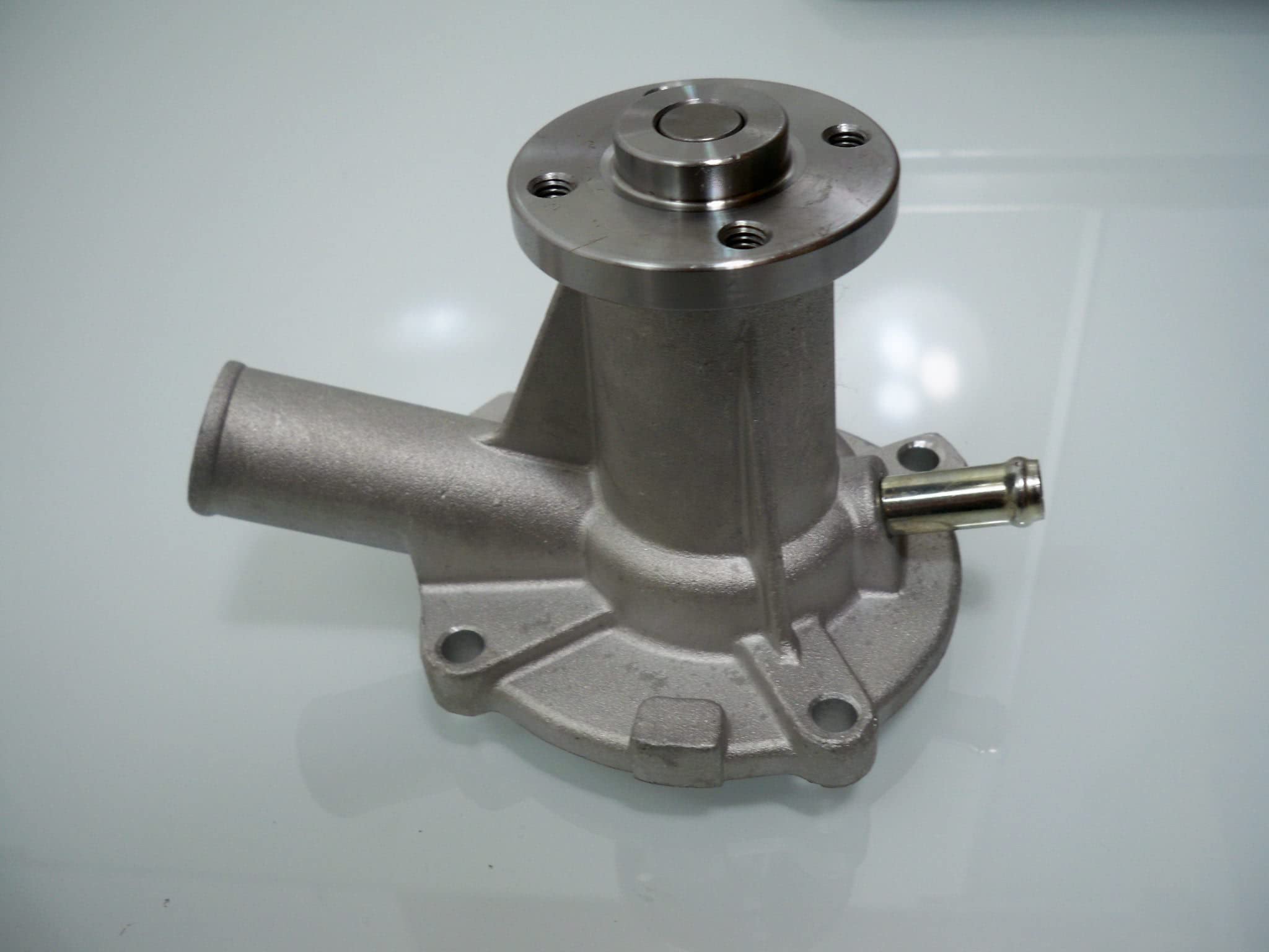 Pompe à eau compatible avec Kubota D750 D850 D950 V1200 V1205 V1100 B1550 B1750 B2150